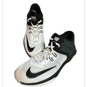 Nike Sneakers Athletic Shoes Size 9 Air Versatile II White Black 921711-100